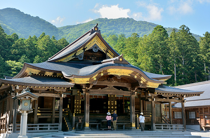 弥彦神社