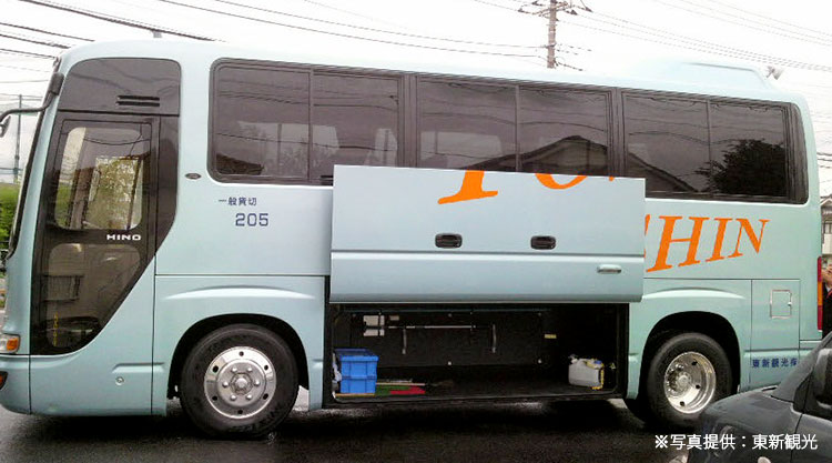 小型バスのトランク