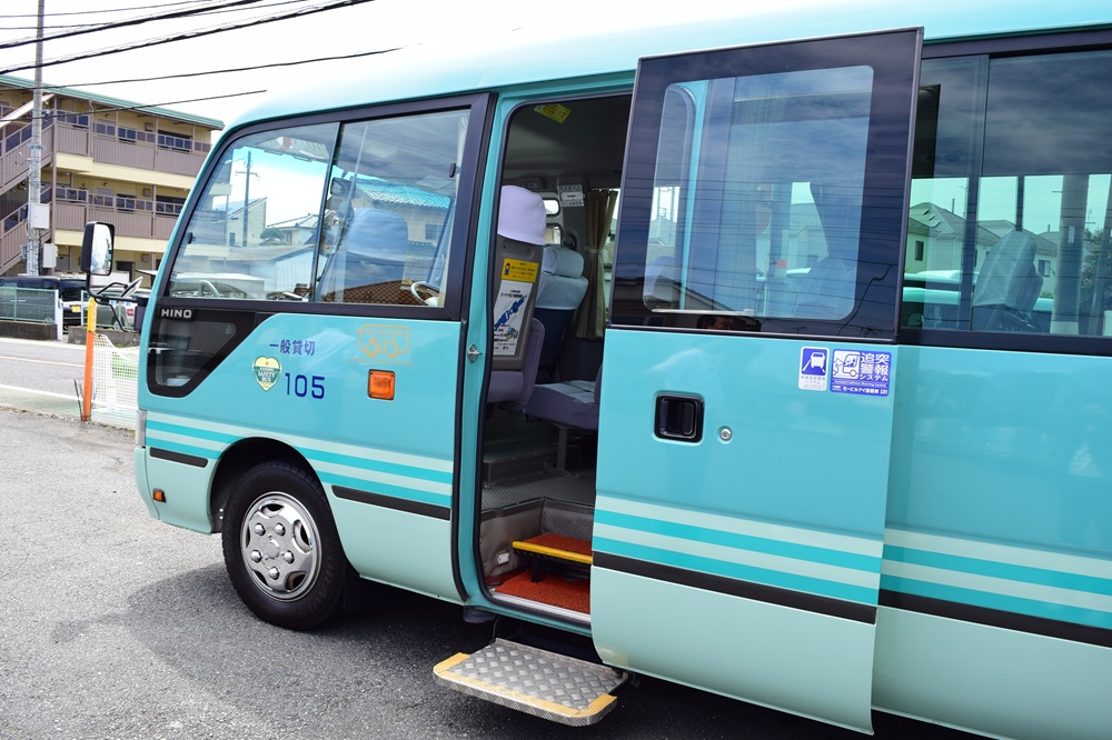 16人以下で全員分のスーツケース(キャリーケース)なら小型マイクロバス